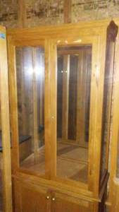 lot 164 image: Oak Display Cabinet Doors, Lock, Mirrored and Lighted.