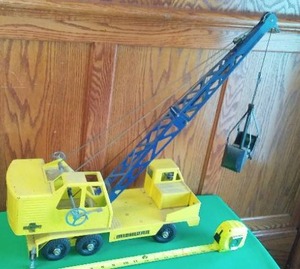 lot 117 image: Nylint Vintage Crane.