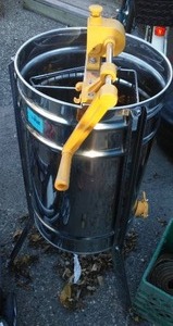 lot 125 image: Honey Extractor Mann Lake LTD. Like New