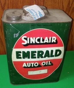 lot 126 image: Sinclair Emerald Auto Oil Can.