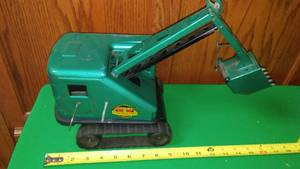 lot 145 image: Marx Crane LUMAR Contractors.