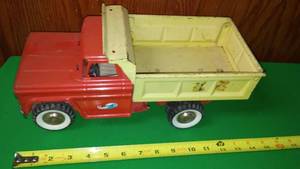lot 183 image: Structo Dump Truck.