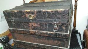 lot 205 image: Antique Steamer Trunk.