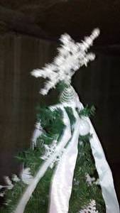 lot 92 image: 6 ft. Christmas Tree with decorations.