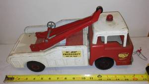 lot 232 image: Nylint 60s Tow Truck.