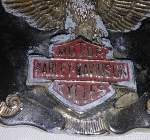 lot 243 image: Harley Davidson Belt Buckle. 2003