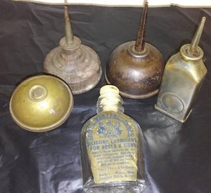 lot 257 image: Vintage Smalls (5) Oil Can Dispensers and more