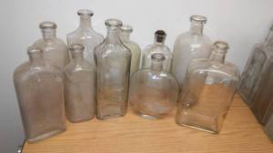 lot 298 image: Apothecary Glass Bottles, Vintage and Antique (10)