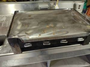 lot 7 image: Garland LP Gas Griddle, 30x18