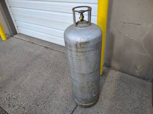 lot 22 image: 100 lb. LP Gas Tank...