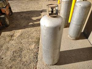 lot 23 image: 100 lb. LP Gas Tank...