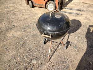 lot 29 image: Charcoal Grill...