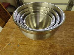 lot 38 image: 4 pc. Stainless Steel Mixing Bowl S...