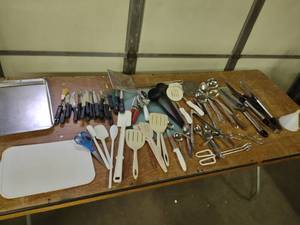 lot 42 image: Assorted Kitchen Utensils...