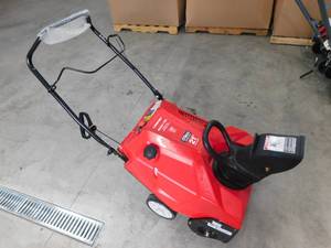lot 1 image: Troy-Bilt Squall 179E 21 179cc Single-Stage Snowblower