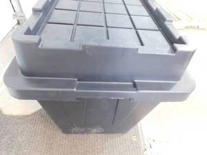 lot 6 image: COMMANDER X-Large 64-Gallon (256-Quart) Black Tote with Latching Lid