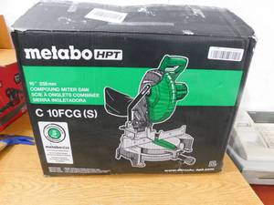 lot 18 image: Metabo HPT 10-in 15 Amps Single Bevel Compound Corded Miter Saw