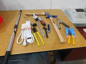 lot 20 image: Assorted hand tool lot