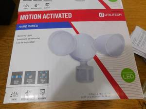 lot 40 image: Utilitech 110-Degree 1500-Lumen White Hardwired LED Motion-Activated Flood Light with Timer