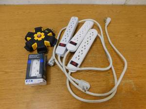 lot 121 image: Power Strip Lot of 4