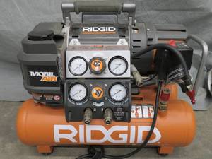 lot 4 image: RIDGID 5 IN 1 AIR COMPRESSOR