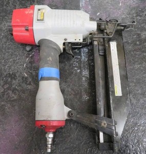 lot 12 image: CENTRAL PNUMATIC FINISH NAILER