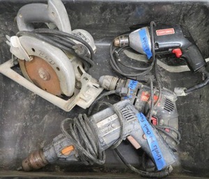 lot 14 image: 4 VINTAGE POWER TOOLS