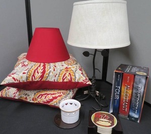 lot 18 image: WARM WINTER DECOR