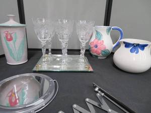 lot 20 image: GORGEOUS ETCHED CRYSTAL AND POTTERY