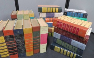 lot 21 image: 26 VINTAGE READERS DIGEST CONDENSED BOOKS.