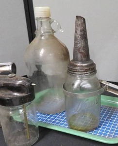 lot 24 image: VINTAGE GLASS ON A METAL TRAY