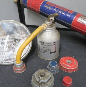 lot 25 image: VINTAGE LOT EAGLE OIL CAN  HUDSON DUSTER