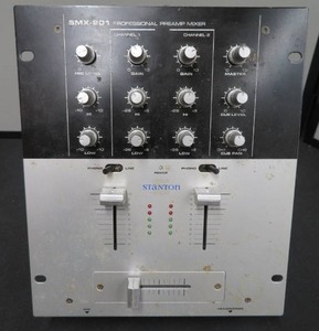 lot 33 image: SMX-201 PROFESSIONAL PREAMP MIXER