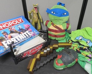 lot 38 image: TEENAGE MUTENT NINJA TURTLES PLUS FORTNITE