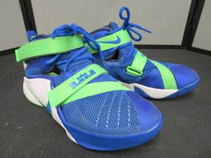 lot 44 image: NIKE LEBRON JAMES SIZE 6Y BASKETBALL SHOES.