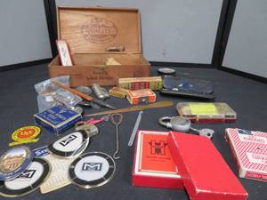 lot 50 image: VINTAGE AND ANTIQUE THIS AND THAT