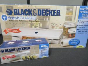lot 56 image: NEW BLACK & DECKER FRESH GUARD VACUUM SEALER PLUS BAGS
