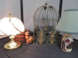 lot 59 image: BIRD HOUSE AND CAT DECOR