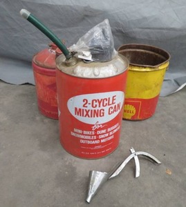 lot 65 image: 2 CYCLE MIXING CAN NEW OILER PUSH PLUS