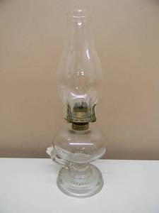 lot 4 image: VINTAGE NO.1 QUEEN ANNE LANTERNOIL LAMP WITH FINGER HOLE HANDLE - VERY NICE - SEE PICTURES