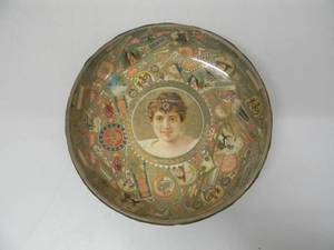 lot 13 image: RARE VINTAGE AMERICANA CIGAR BAND FOLK ART ASHTRAY - NICE - VERY COOL PIECE - APPROX 5 ROUND - SEE PICTURES