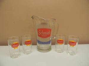 lot 40 image: VINTAGE SCHMIDT BEER PITCHER WITH 4 GLASSES - THE BREW THAT GREW WITH THE GREAT NORTHWEST - NICE SET - OLD SCHOOL - SEE PICTURES