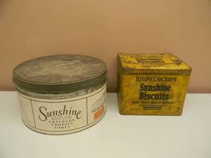 lot 45 image: ANTIQUEVINTAGE  - Krispy Crackers Sunshine Biscuits Loose Wiles Company tin box - WITH VINTAGE SUNSHINE CRACKERS, COOKIES, CAKES TIN - GREAT COLLECTOR SET - SEE PICTURES