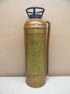 lot 47 image: VINTAGE THE BUFFALO FIRE EXTINGUISHER COPPER CLASS A-1 2 12 GALLON - NICE - GREAT PIECE - SEE PICTURES