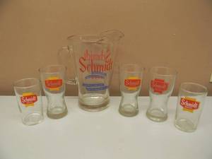 lot 57 image: VINTAGE SCHMIDT BEER PITCHER WITH 5 GLASSES - THE BREW THAT GREW WITH THE GREAT NORTHWEST - NICE SET - OLD SCHOOL - SEE PICTURES