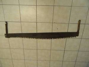 lot 69 image: VINTAGEANTIQUE TWO MAN SAW - AWESOME PIECE - APPROX 60 LONG - SEE PICTURES