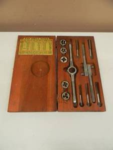 lot 73 image: VINTAGE TAP & DIE SET - SEE PICTURES