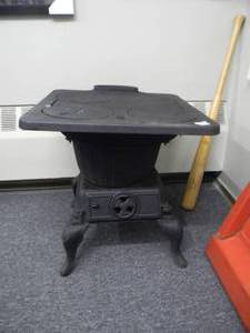 lot 80 image: VINTAGE CAST IRON WOOD STOVE - COOL PIECE - SEE PICTURES