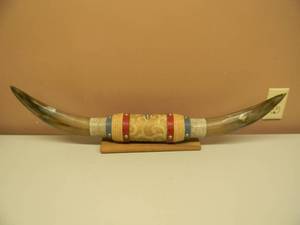 lot 72 image: VINTAGE STEER HORNS - VERY COOL - SEE PICTURES