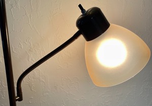 lot 140 image: Floor Lamp